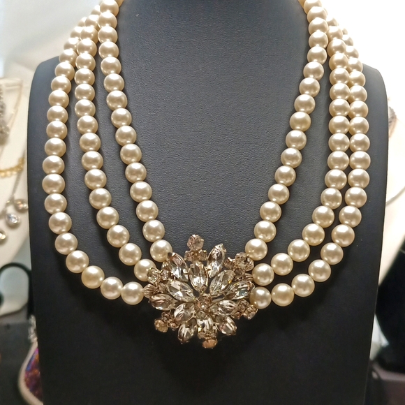 Unique handcrafted vintage up-cycle pearl necklace - Picture 8 of 8